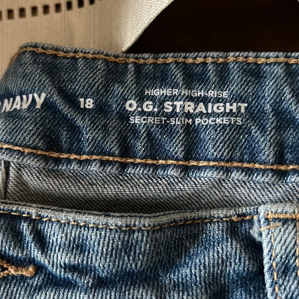 Distressed Straight Jeans NWT - Picture 3 of 5